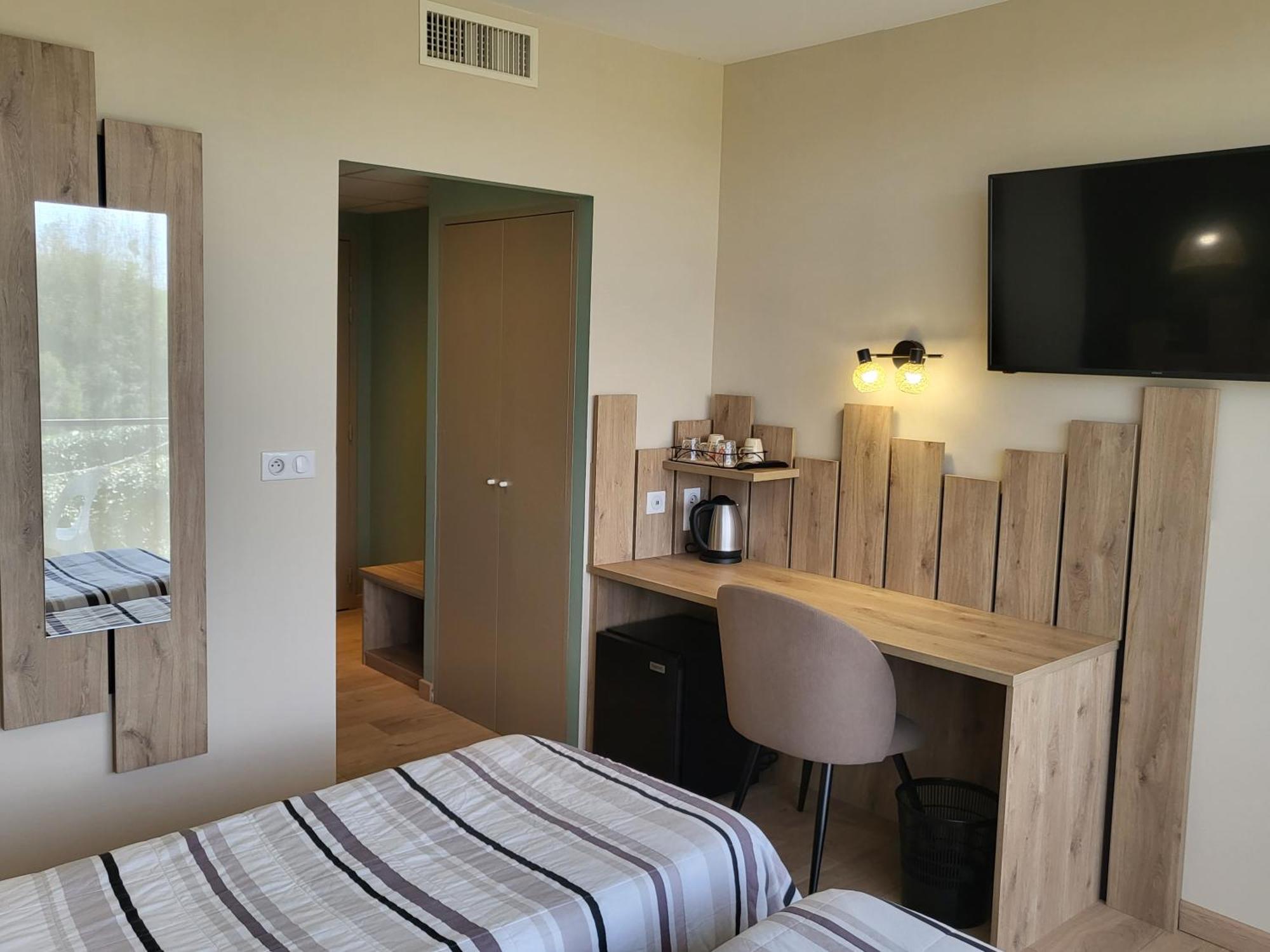 Logis Le Cadusia Hotel Chaource Room photo