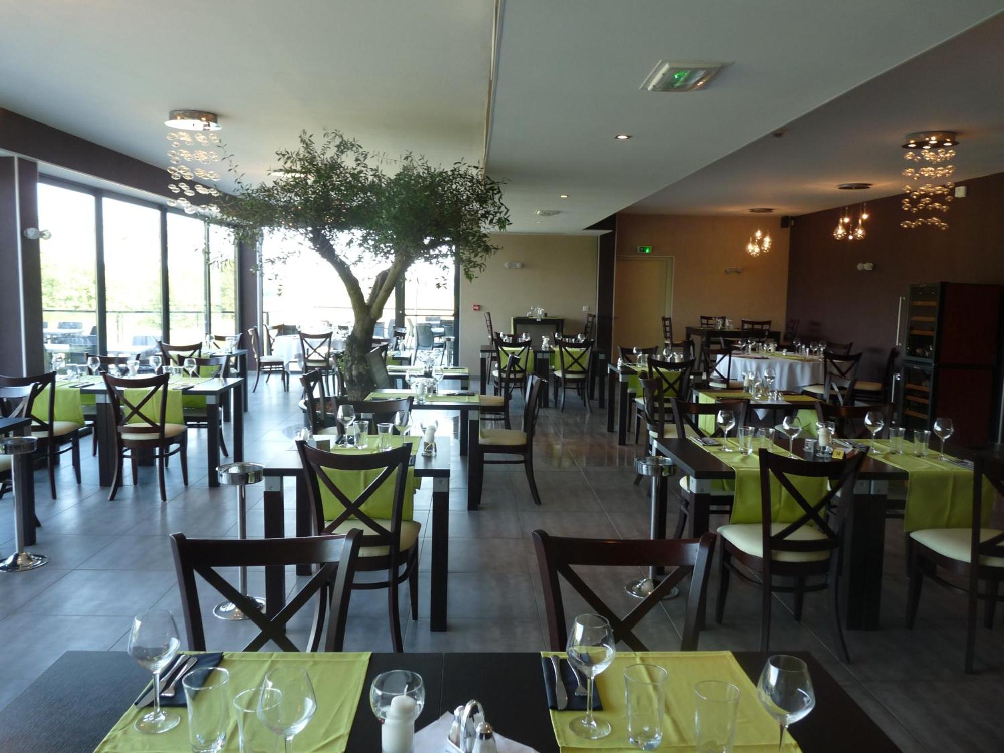 Logis Le Cadusia Hotel Chaource Exterior photo