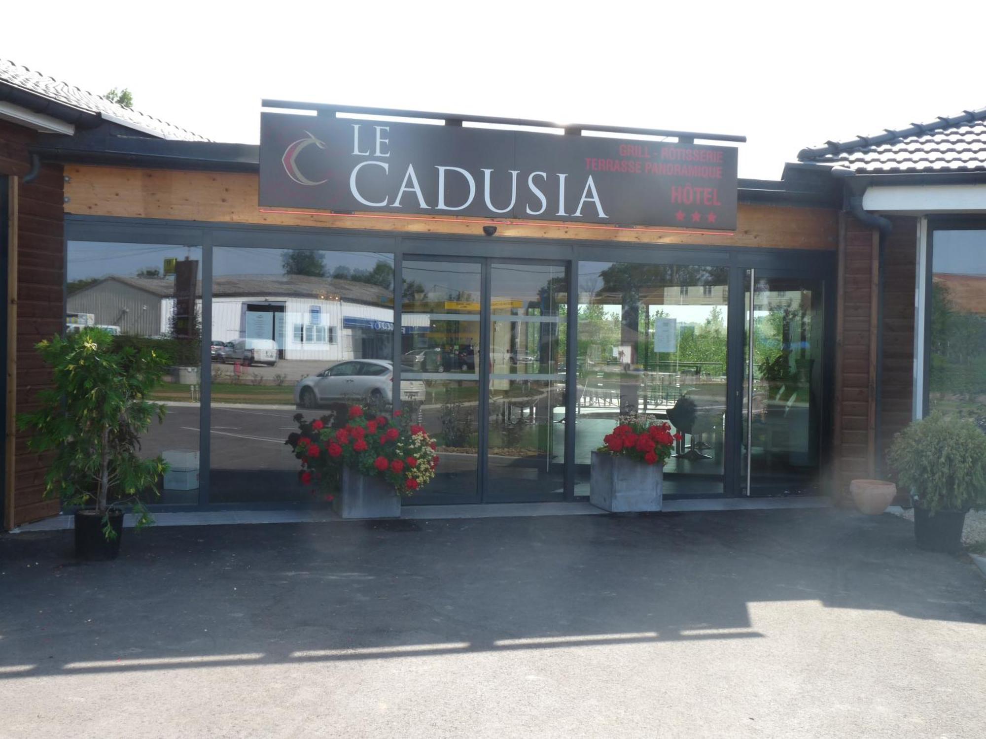 Logis Le Cadusia Hotel Chaource Exterior photo