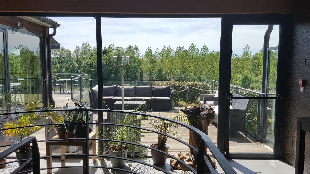 Logis Le Cadusia Hotel Chaource Exterior photo