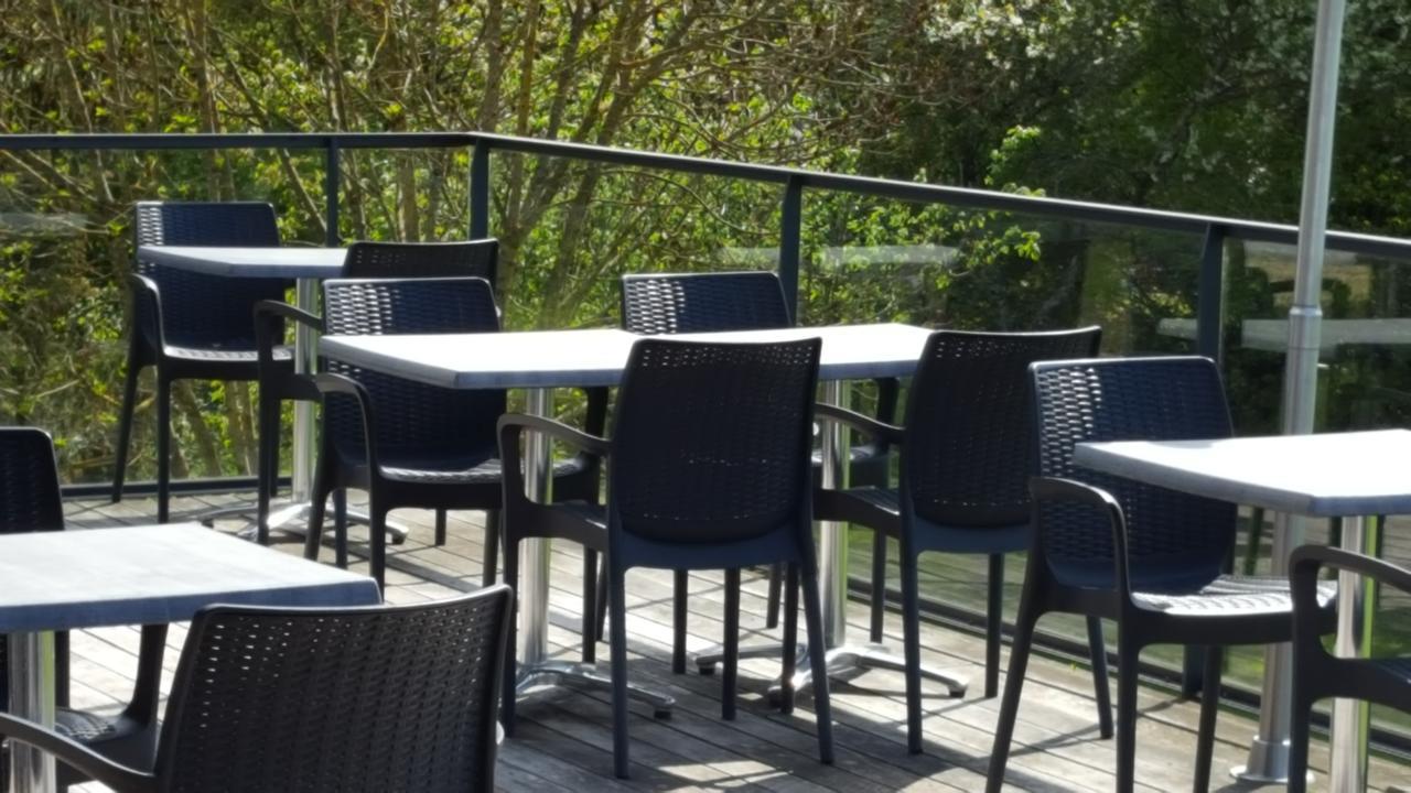 Logis Le Cadusia Hotel Chaource Exterior photo
