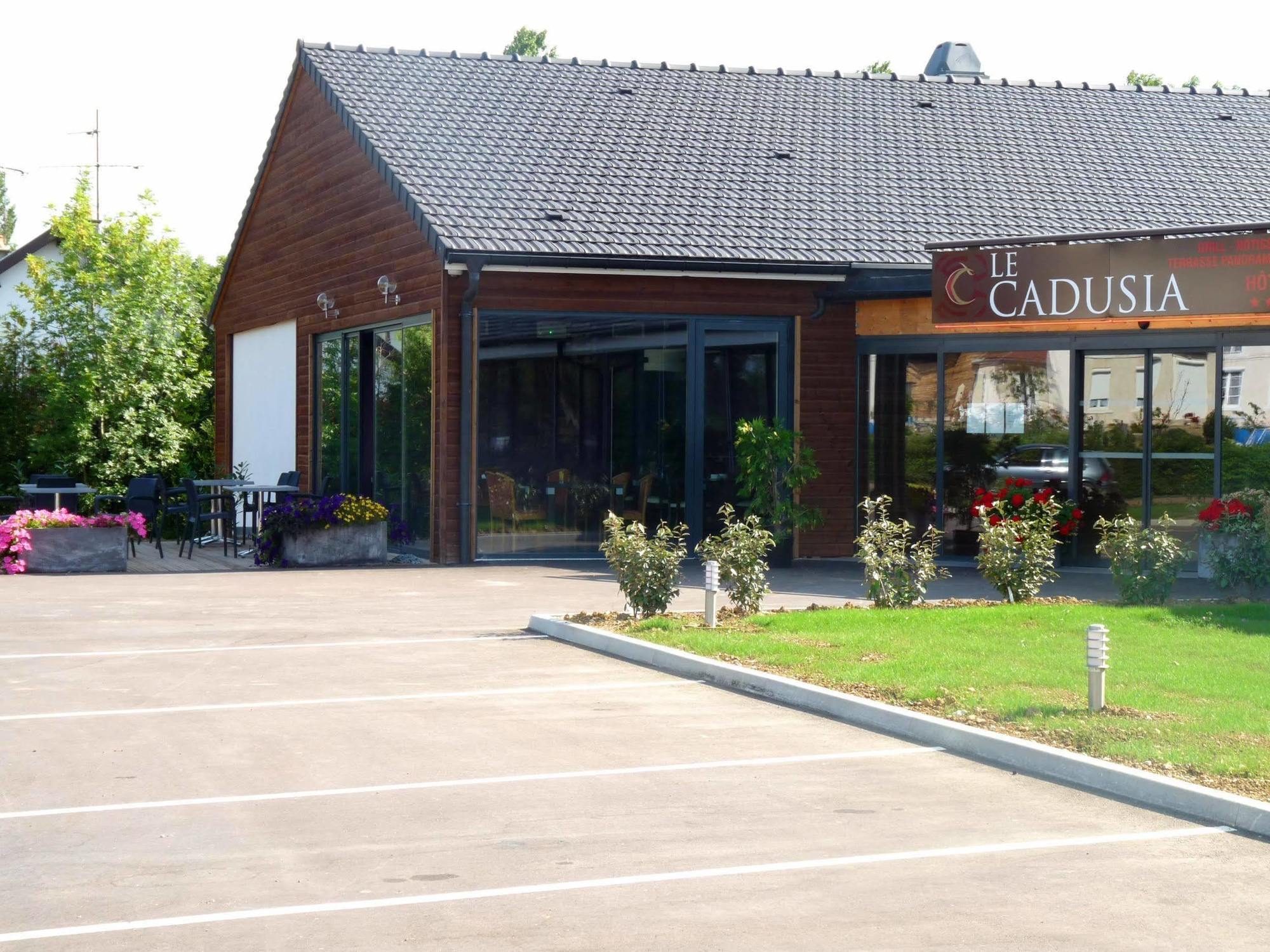 Logis Le Cadusia Hotel Chaource Exterior photo