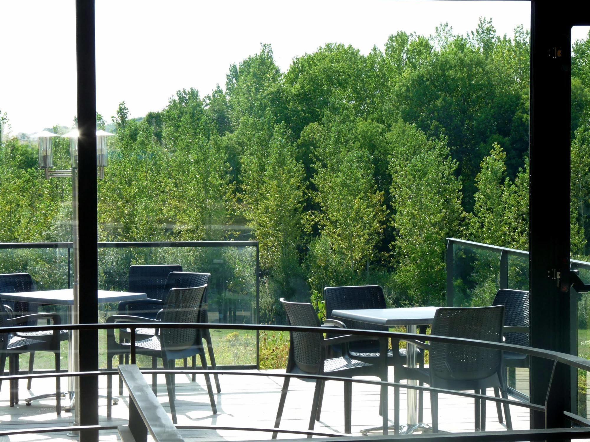 Logis Le Cadusia Hotel Chaource Exterior photo