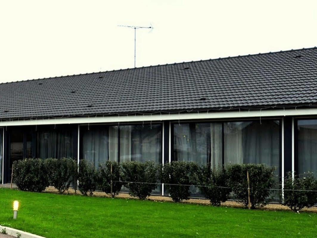 Logis Le Cadusia Hotel Chaource Exterior photo